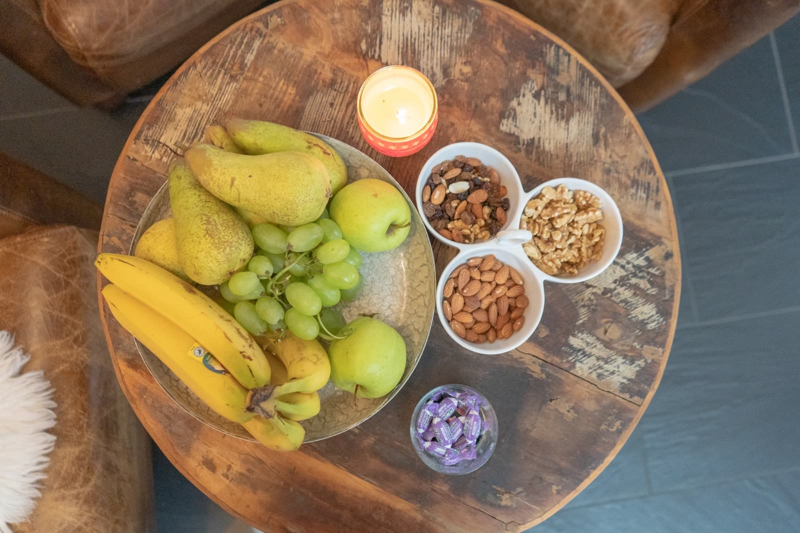 Frische Früchte und Nüsse als Willkommensgruss in der Lounge